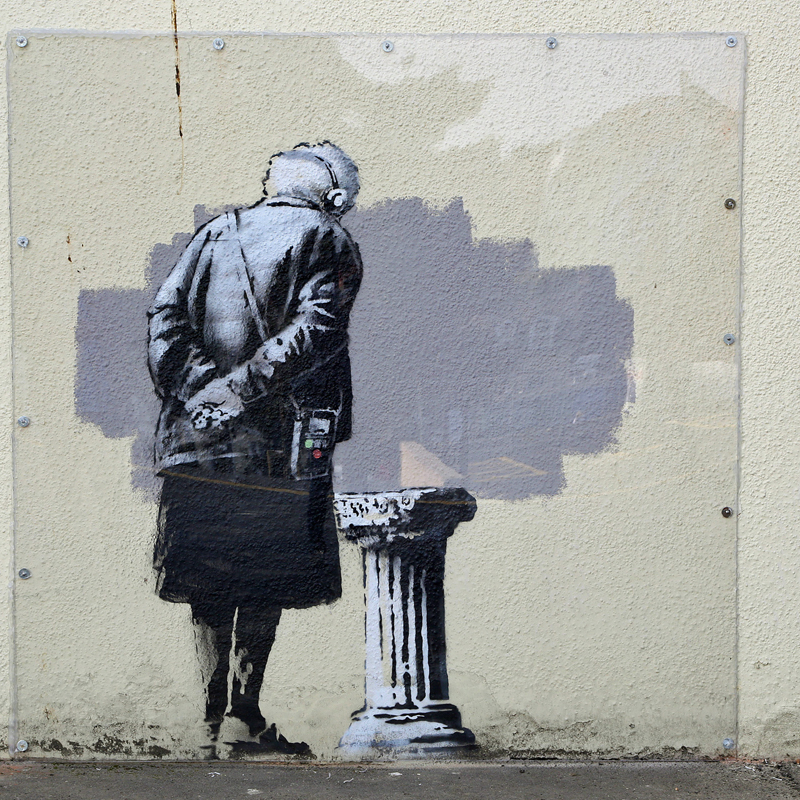 Deturpata opera di Banksy con un pene | crudiezine