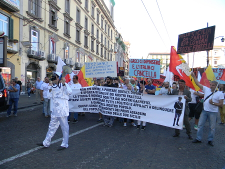 La 'Marcia Identitaria' nel Centro storico - Le foto sono di Riccardo Bruno.